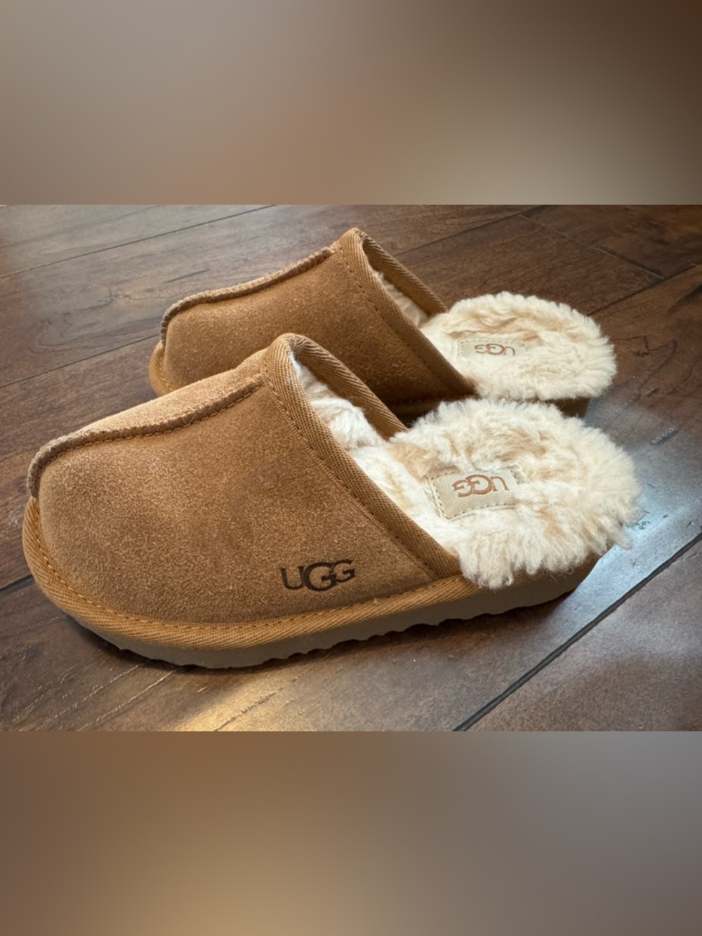 Kids UGG Chestnut Suede Shearling Mule Slippers size 11